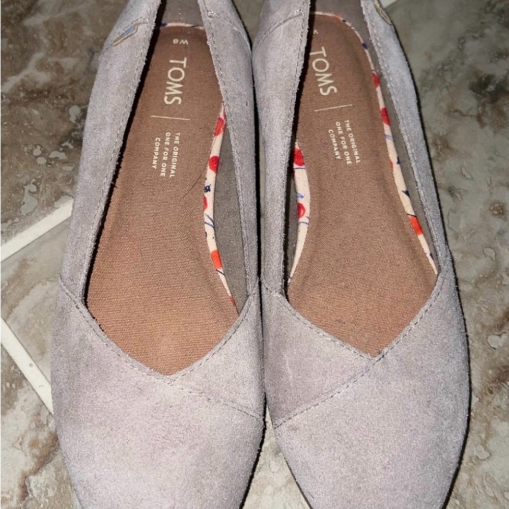 TOMS Women's Light Gray Suede Loafers
